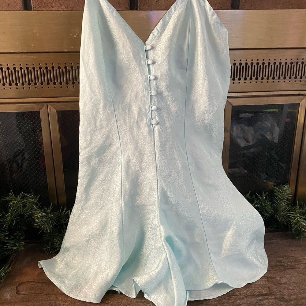 Women vintage intimates Val Mode